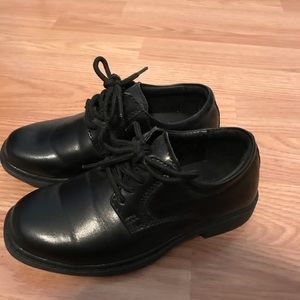 Boys size 10 Stacy Adams dress shoes w/socks